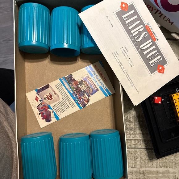 Vintage 1987 Milton Bradley Liar’s Dice Board Game Complete - Picture 4 of 4